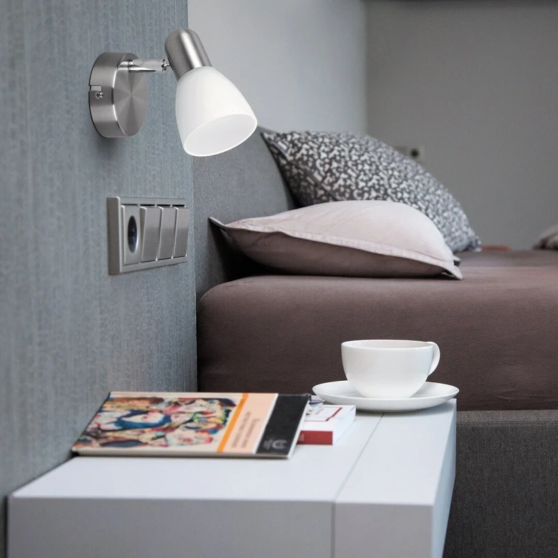 Soma – LED спот в сатиниран хром с бяло стъкло, 80×110мм, 1×E14, IP20