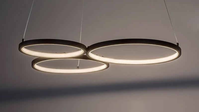 Formand – LED пендел в черно с бели плафони, 610×480мм, 38W, 3000K