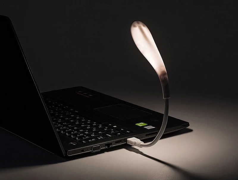 Tafi – LED настолна лампа в бяло, USB, 35×200мм, 165lm, 4000K