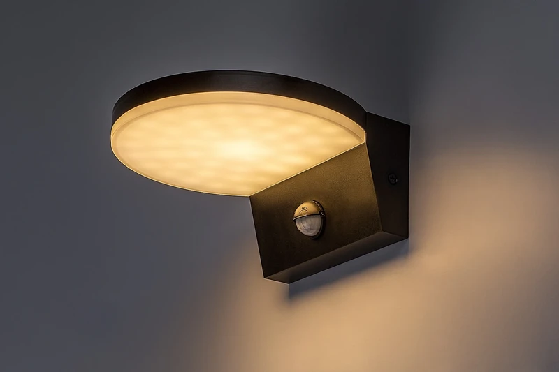 Batida – LED стенна лампа с датчик за движение в черно/бяло, 175×80мм, 9W, 2700-6500K