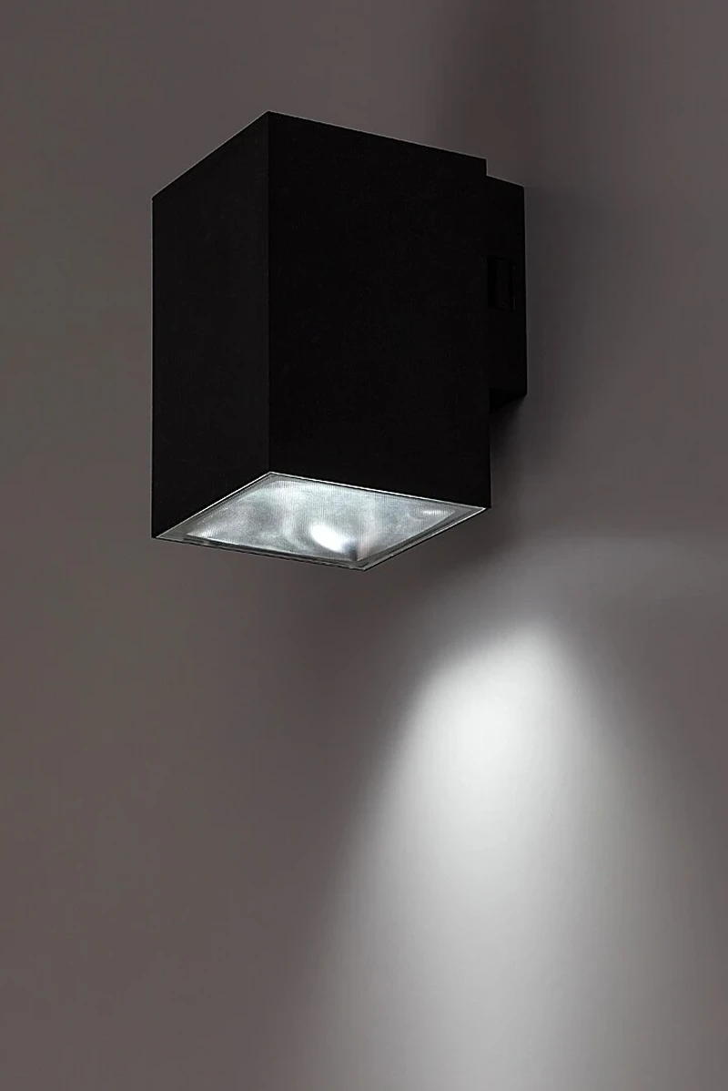 Urfa – LED външна стенна лампа в черно/бяло, 75×115мм, 9W, 2700-6500K, IP65