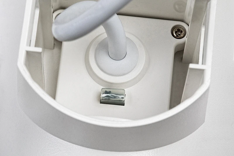 Urfa – LED външна стенна лампа в бяло, Ø75мм, 9W, 2700-6500K, IP65